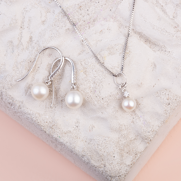 Freshwater Pearl gold necklace & earrings set